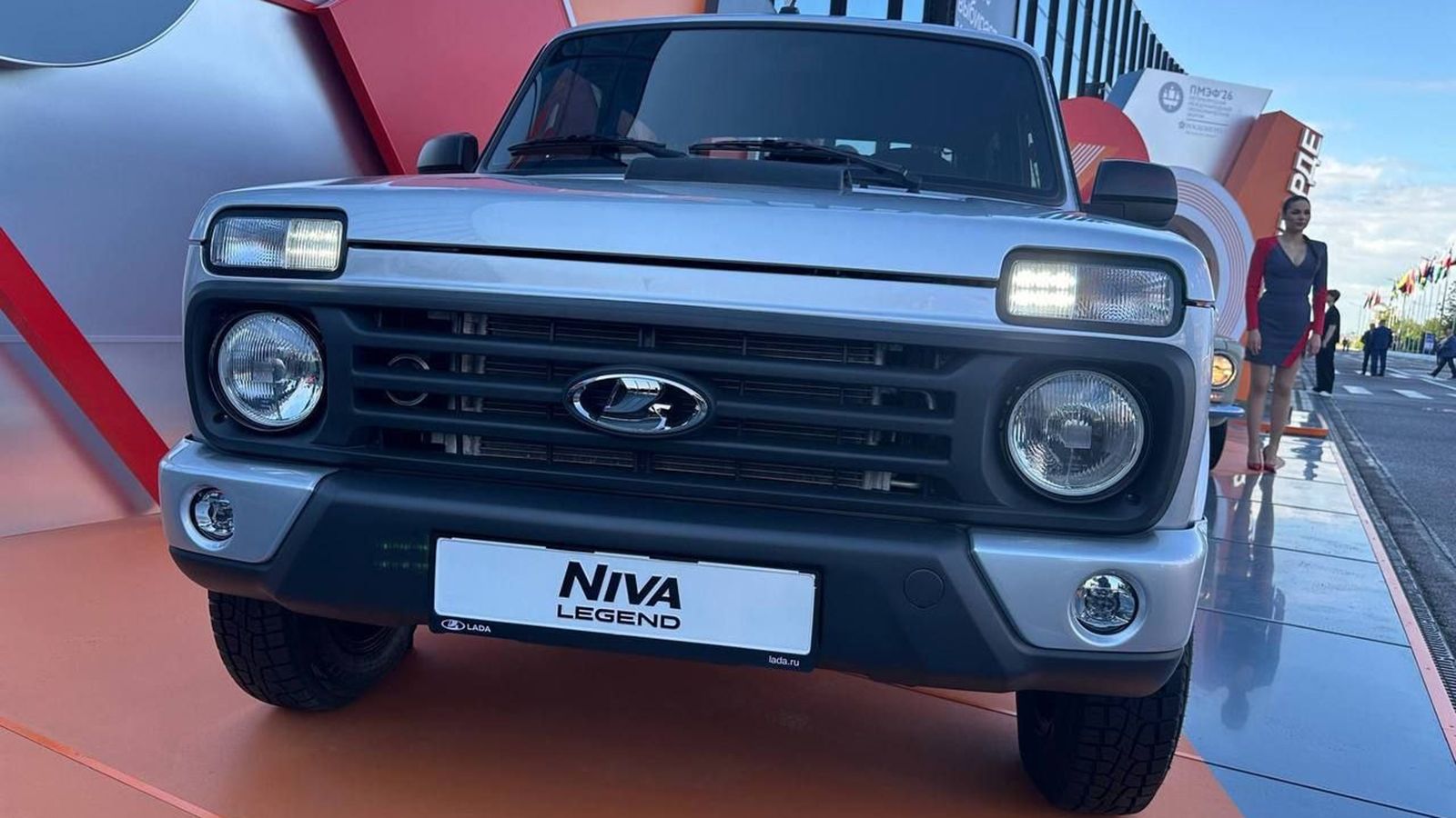 Lada Niva: Μετά από 49 χρόνια ζωής το θρυλικό SUV απέκτησε αερόσακο!